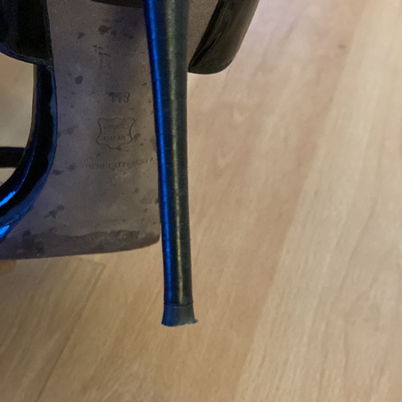 Size 8 Donald J Pliner black stilettos - Picture 6 of 9